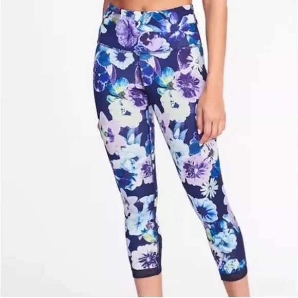 Old Navy Pants - Floral Print Capri Leggings Mesh Inset Fun XL Athletic Pants Cropped Crop